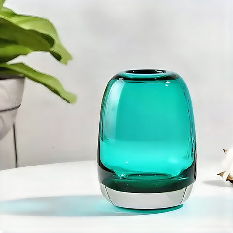 Vase soliflore ovale bleu translucide en verre présentation du modèle M Bleu.