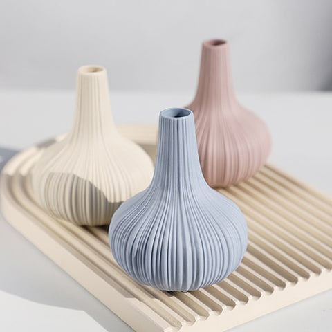 Vase Soliflore Style Scandinave présentation de tous les modèles sans fleurs sur une table blanche.
