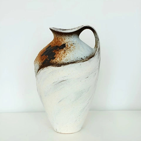 Vase Style Wabi Sabi Forme Cruche en céramique, présentation du modèle blanc sans fleurs.