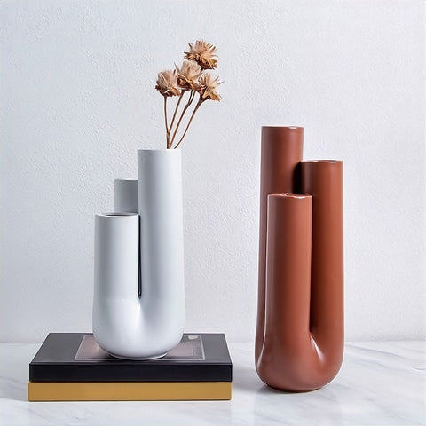 Vase trois tubes présentation modèles blanc avec fleurs séchées et marron sans fleurs.