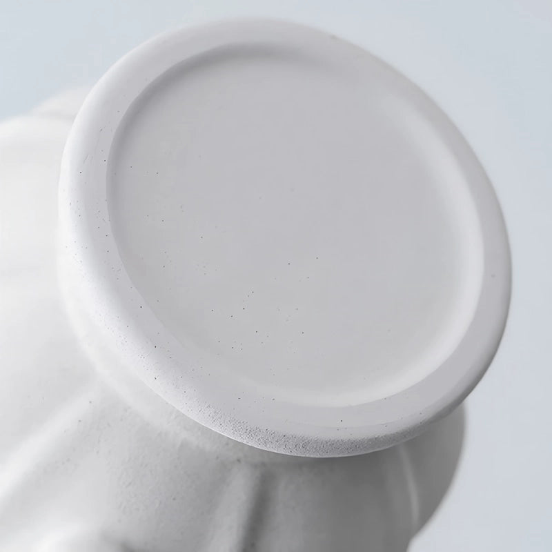 Vase Vintage Cruche Blanche Striée en Céramique détails du dessous.