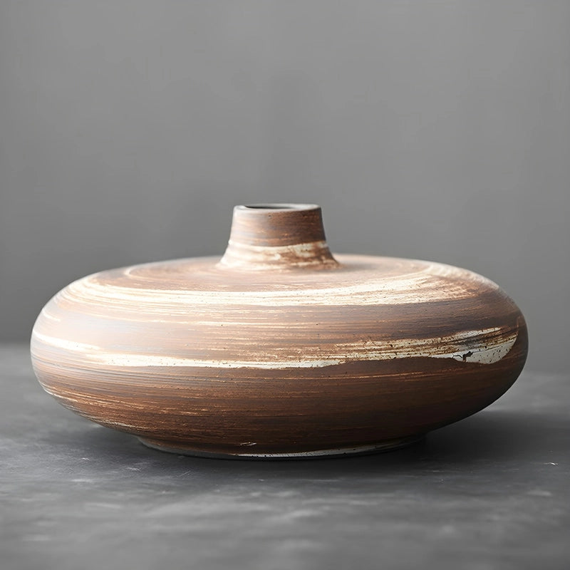 Vase Vintage Poterie Ikebana en Céramique présentation modèle marron.
