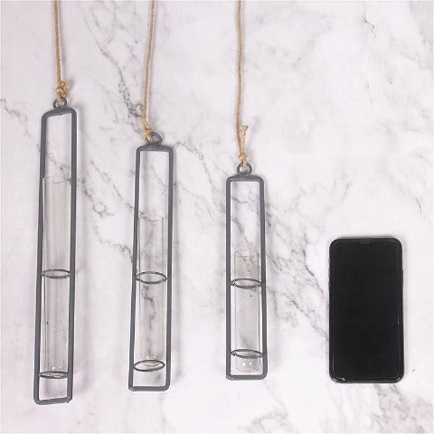 Soliflore Design tube suspendu en Fer Forgé et Verre tailles, S, M et L, côte à côte pour comparaison.