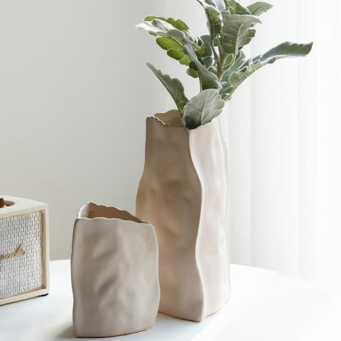 Vase artistique difforme deux tailles - Céramique original Modèles Kaki petit & Kaki Grand avec plante présentation