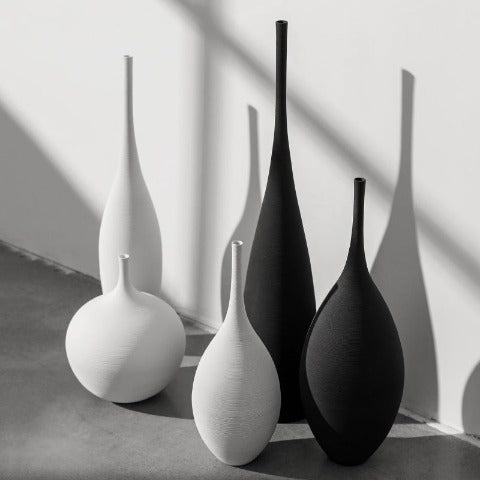 vase décoratif design moderne tous les modèles Blanc et Noir présentation sans fleurs.