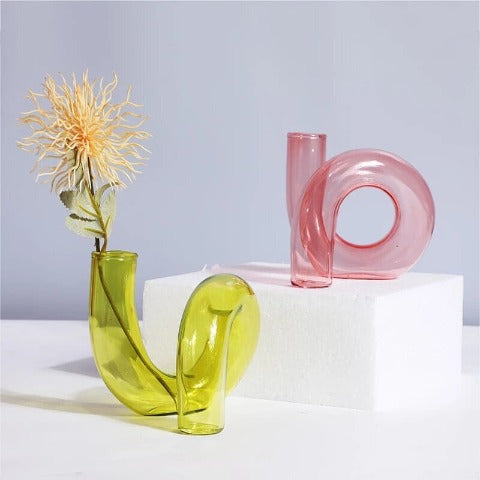 Vases sculpture ballon verre modèle jaune avec fleur et rose présentation.