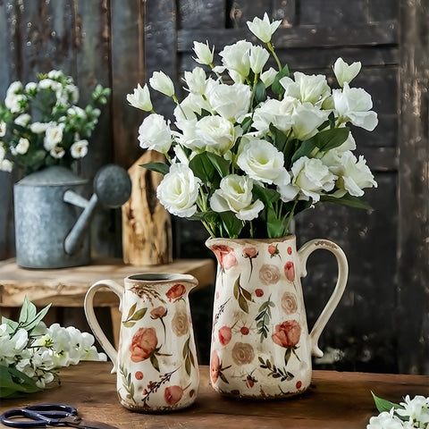 Vase ancien en forme de cruche motif fleurs avec bouquets de fleurs