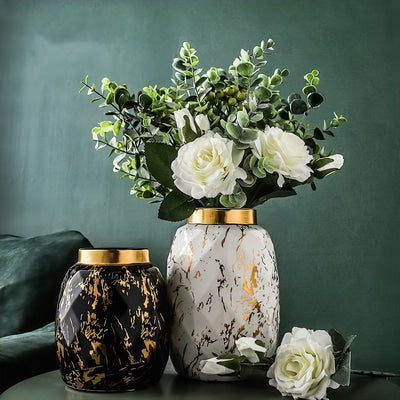 Vase de luxe Noir et Or et Blanc et or avec bouquets de fleurs blanche
