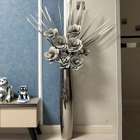 Grand vase à poser au sol de 80cm argenté présentation avec fleurs