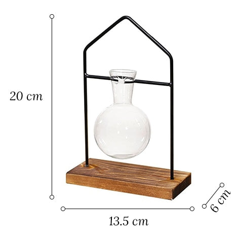 Soliflore boule suspendue encadrement maison en Verre Fer et Bois dimensions du modèle Solo sur fond blanc