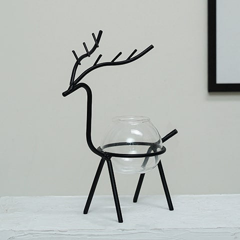 Soliflore design cerf majestueux modèle A Noir sans plante sur une table