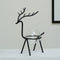 Soliflore design cerf majestueux modèle A Noir sans plante sur une table.