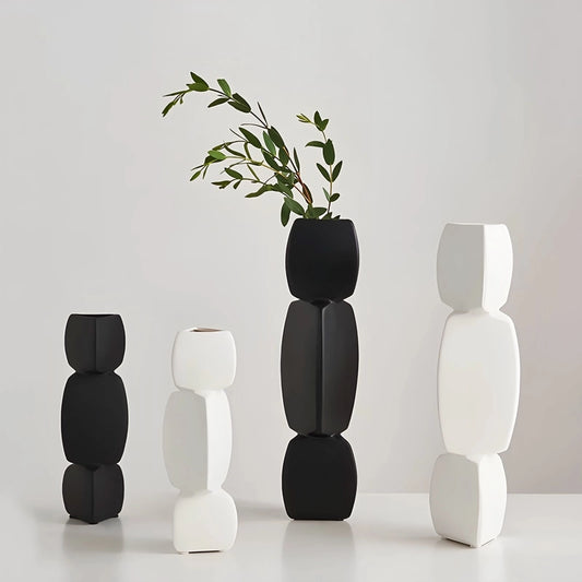 Soliflore Design Minimaliste Forme Géométrique présentation de tous les modèles avec plantes vertes sur une table blanche.