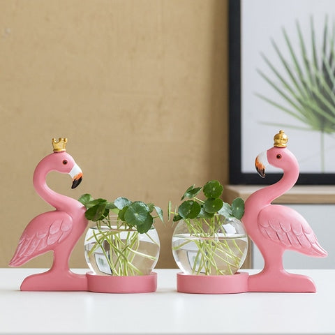 Soliflore Flamant rose couronné en Verre & Résine présentation des modèles Petit 1 et 2 avec plantes vertes