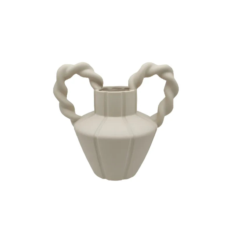 Vase Amphore Moderne Anses Torsadées modèle beige sans fleurs sur fond blanc.