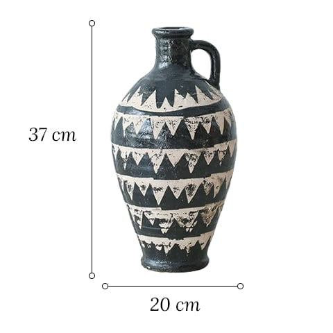 Vase ancien noir et blanc cruche motif triangles modèle B avec dimensions sur fond blanc
