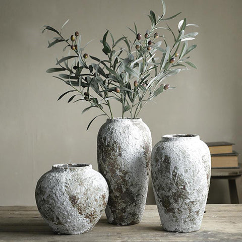 Vase ancien en grès artisanal présentation tous les modèles avec branches d'olivier