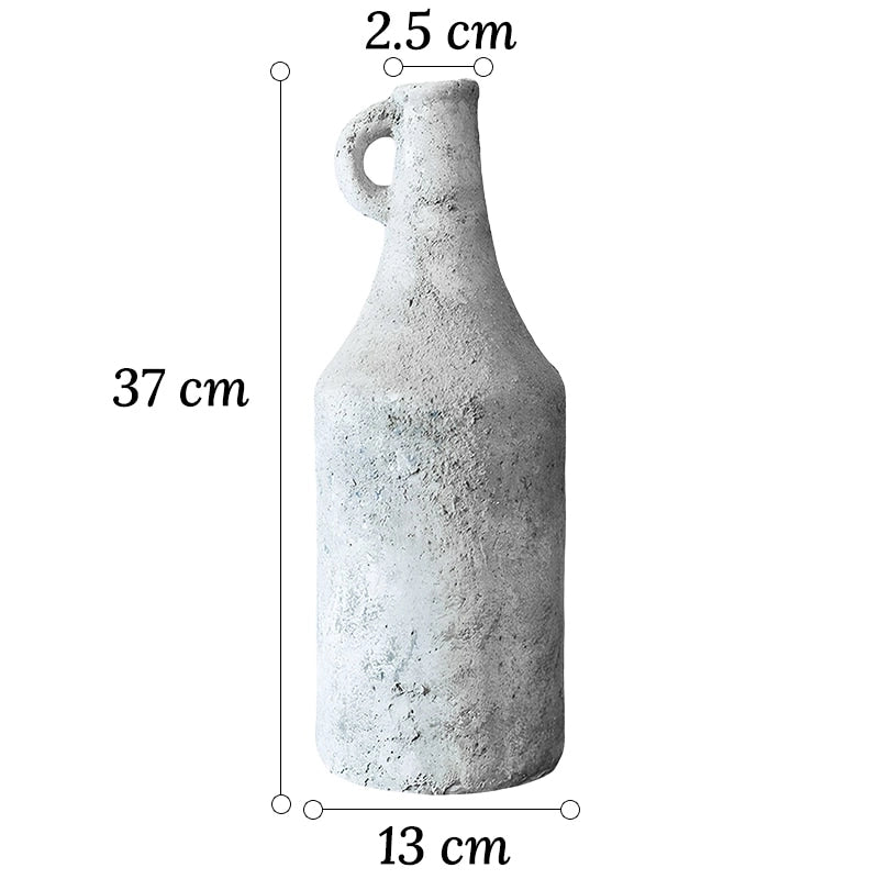 Vase Ancien Forme Bouteille avec Anse dimensions du modèle L 37cm sans fleurs sur fond blanc.