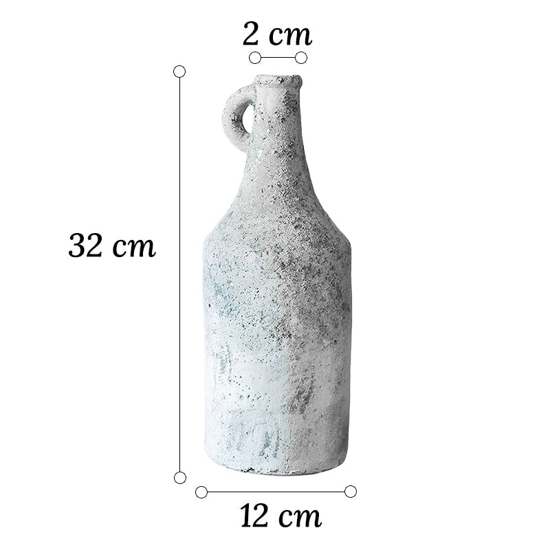 Vase Ancien Forme Bouteille avec Anse dimensions du modèle M 32cm sans fleurs sur fond blanc.