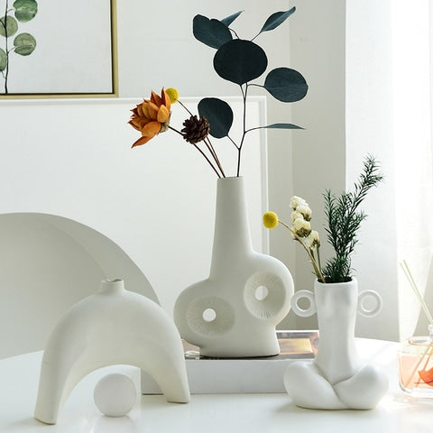 Vase blanc art abstrait en céramique présentation modèles D & B