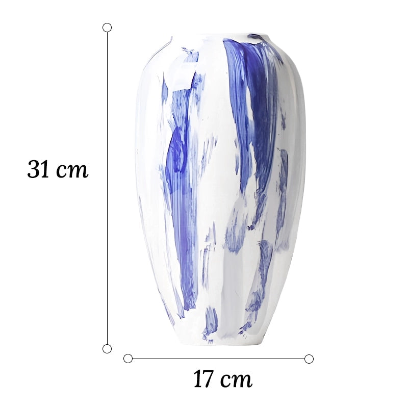 Vase Artistique Blanc aux Motifs Bleus Peint à la Main dimensions du modèle B 31cm sur fond blanc.