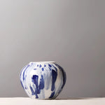 Vase Artistique Blanc aux Motifs Bleus Peint à la Main - Vignette | Vase Cute