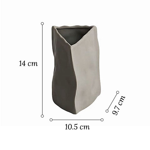 Vase artistique difforme blanc, gris ou kaki dimensions taille petit sur fond blanc