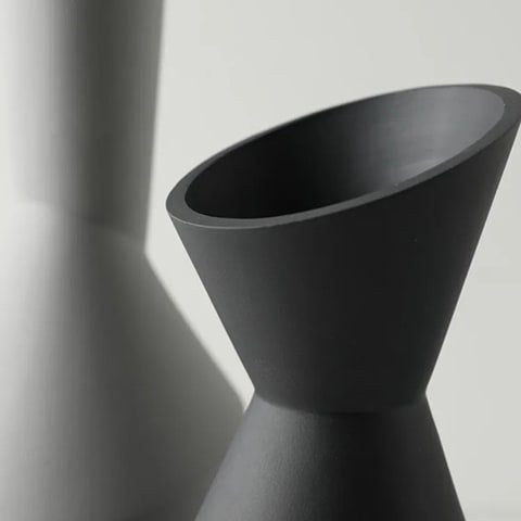 Vase asymétrique en céramique détails du col modèle Noir