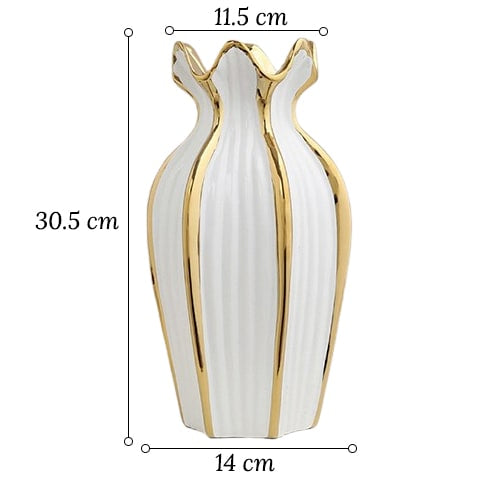 Vase blanc design chaloupé lignes dorées en céramique dimensions sur fond blanc