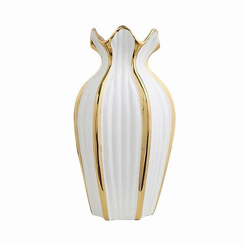 Vase blanc design chaloupé lignes dorées en céramique sur fond blanc M