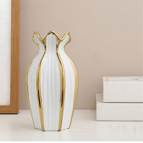 Vase blanc design chaloupé lignes dorées en céramique présentation modèle S