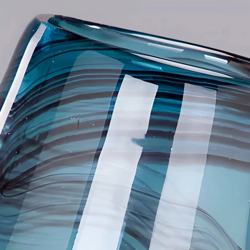 Vase Bleu Nuancé Élégant en verre détails du col.