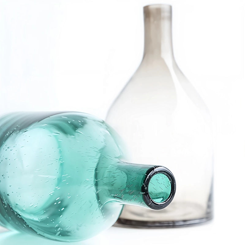 Vase Bouteille Verre Bullé Coloré en verre, présentation détails artisanaux des modèles A vert et A marron.