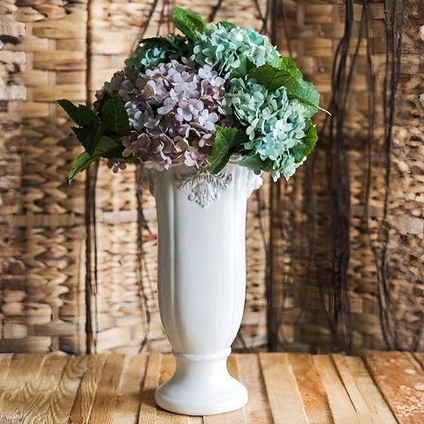 Vase Colonne Blanche sur Pied en Céramique présentation avec bouquet de fleurs sur une table en bois