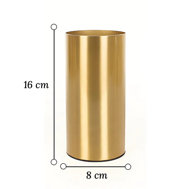 Vase doré cylindrique en métal, dimensions du modèle petit 16 cm.