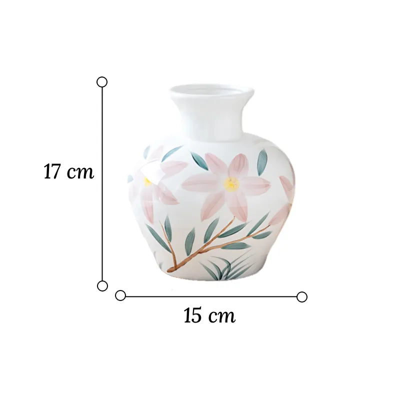 Vase Fantaisie Motif Fleurs Peint à la Main dimensions du modèle B 17 cm sur fond blanc.