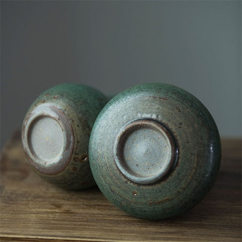 Vase ikebana en céramique poterie artisanale détails du dessous