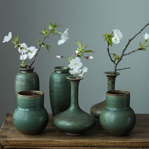 Vase ikebana en céramique poterie artisanale présentation tous les modèles avec fleurs