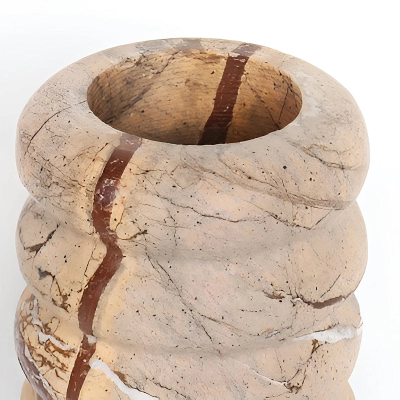 Vase Longiligne Ondulé Effet Bois, présentation des détails du col, vue de près.