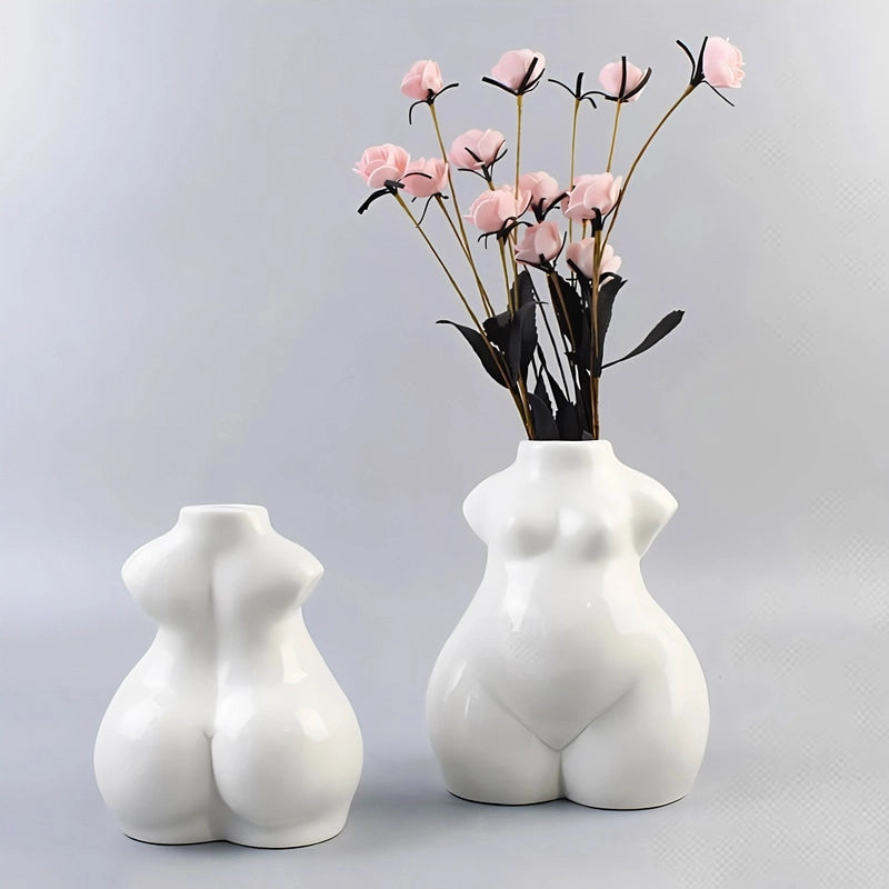 Vase Moderne Blanc Silhouette Féminine présentation du modèle A avec fleurs.