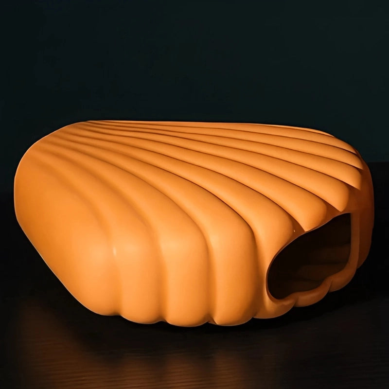 Vase Moderne Coquille Saint-Jacques Couleur orange présentation couché sans fleurs détails du col.