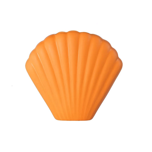Vase Moderne Coquille Saint-Jacques Couleur orange présentation sans fleurs sur fond blanc.