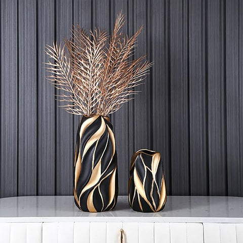 Vase noir motif flammes dorées en céramique modèles Grand et Petit Noir présentation avec tiges de plantes
