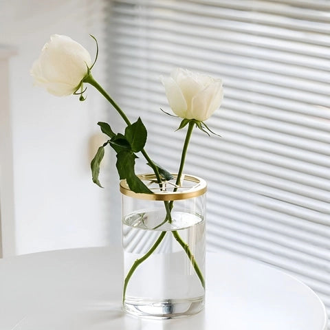 Vase Nordique Cylindrique Chic en Verre présentation du modèle 15 cm sur une table avec fleurs