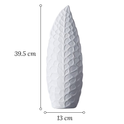 Vase nordique forme de feuille design en céramique dimensions du modèle L blanc sur fond blanc