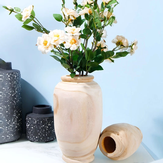 Vase Ovale Artisanal Rustique en Bois  présentation des modèles L avec bouquet de fleurs et S sans fleurs sur une table blanche.