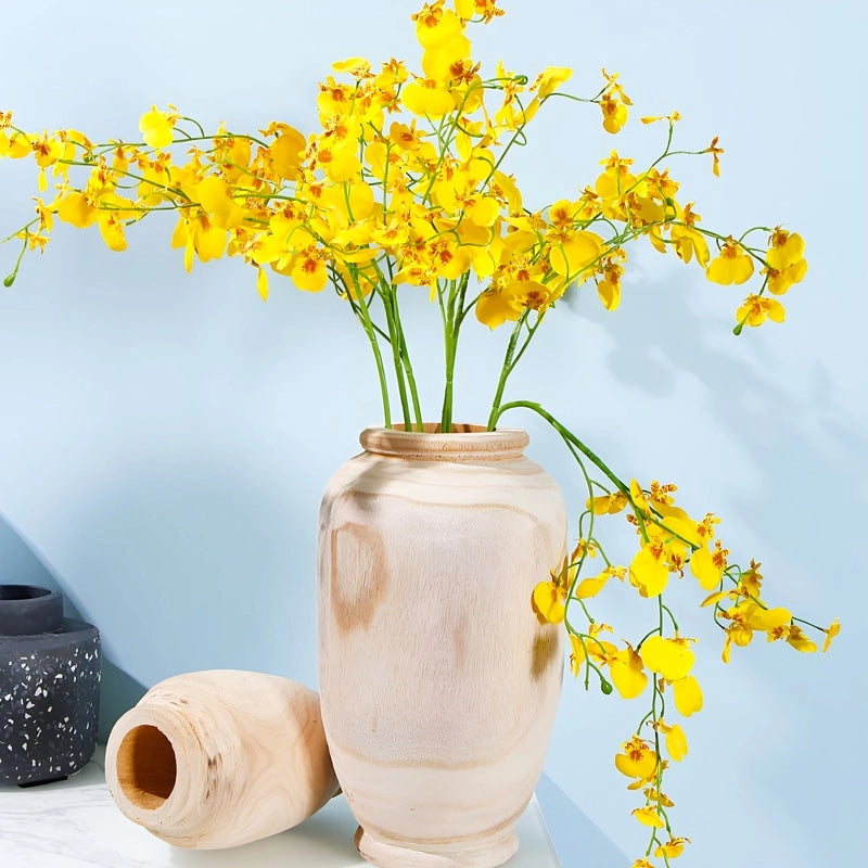 Vase Ovale Artisanal Rustique en Bois  présentation des modèles S couché sans fleurs et L avec fleurs jaunes sur une table blanche.