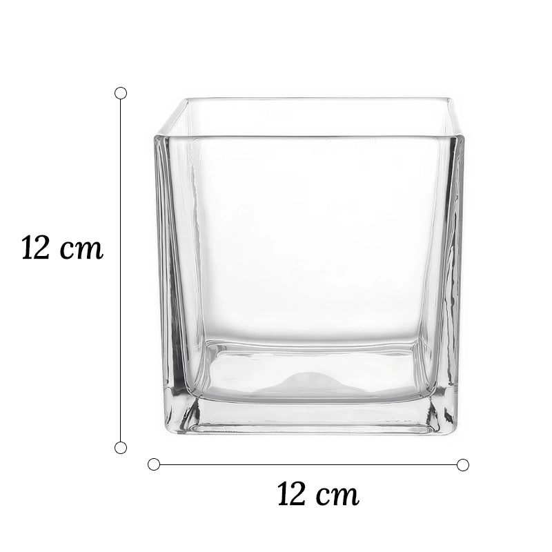 Vase Petit Cube Décoratif Transparent, dimensions modèle 12 cm sur fond blanc sans fleurs.