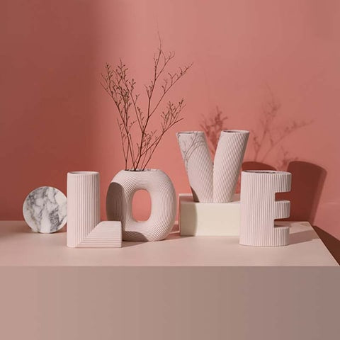 Vase rayé Art créatif lettres Love présentation modèles blanc avec tiges séchées