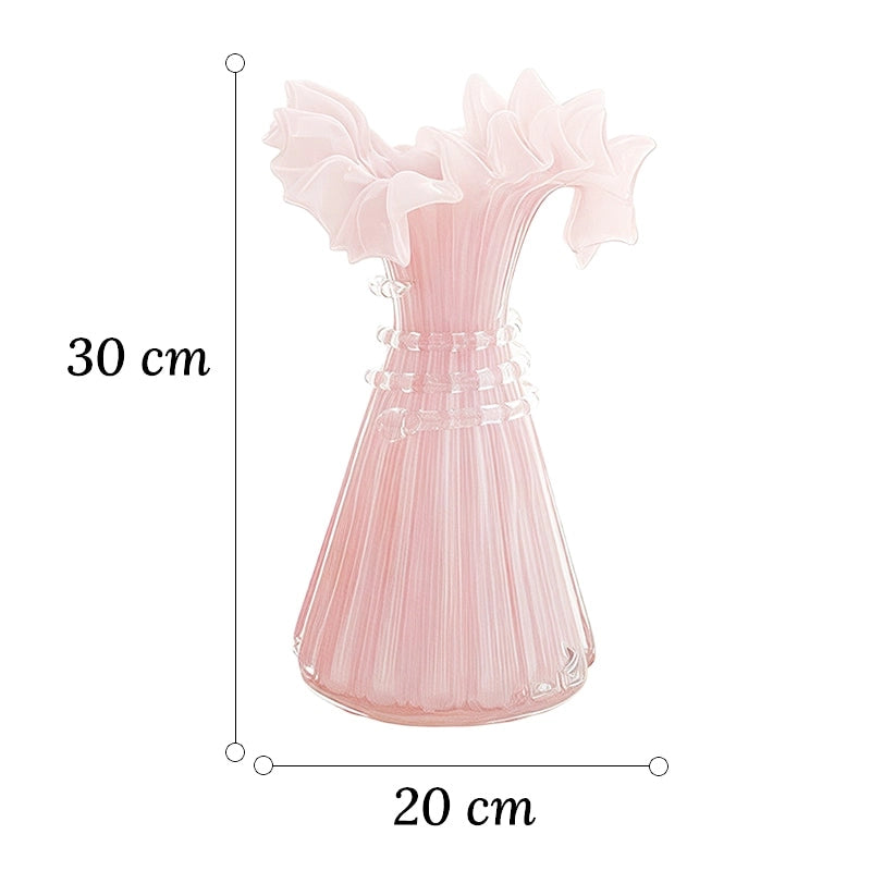 Vase Robe Rose Cintrée Bustier Élégant dimensions 30 cm sur fond blanc sans fleurs.